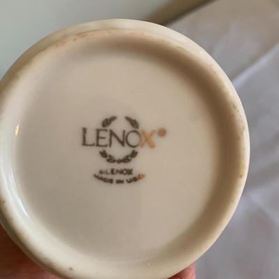 LENOX Porcelain Vase Classic Ivory Embossed Woodland Leaf