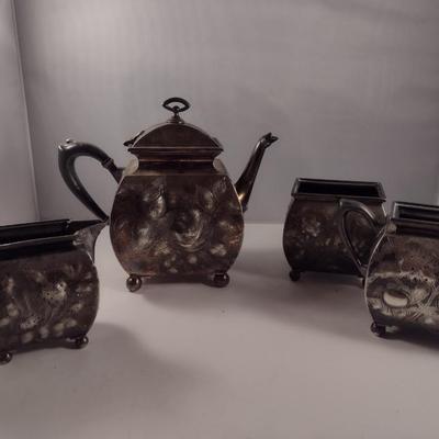 Meriden & Co Quadruple Plate Tea Pot and Accessories