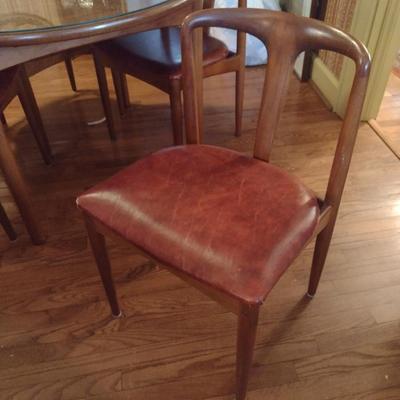 Solid Wood MCM Style Young Hinkle Round Table and Four Chairs