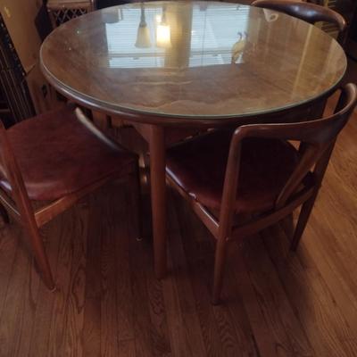 Solid Wood MCM Style Young Hinkle Round Table and Four Chairs