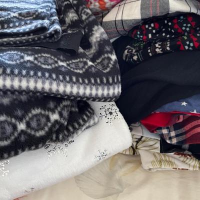 Big Lot Women's Winter Pajamas Sz SM