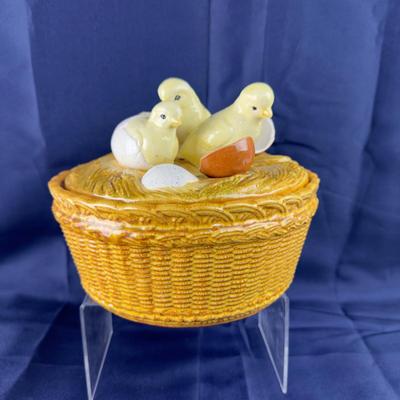 843 Majolica Covered Chick Bowl