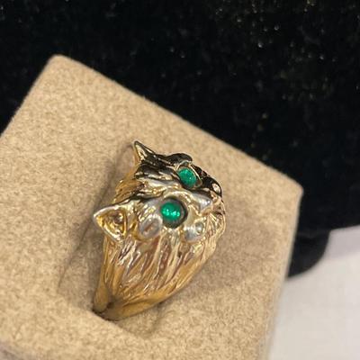 Green eye cat ring & sma green stone pin