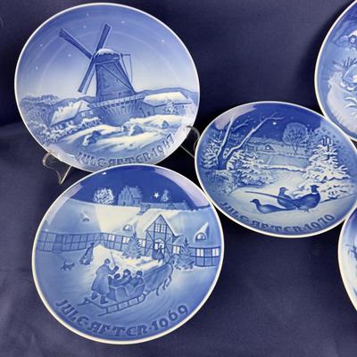 852 Lot of Ceramic Christmas Angels With Bing & GrÃ¸ndahl Christmas Plates