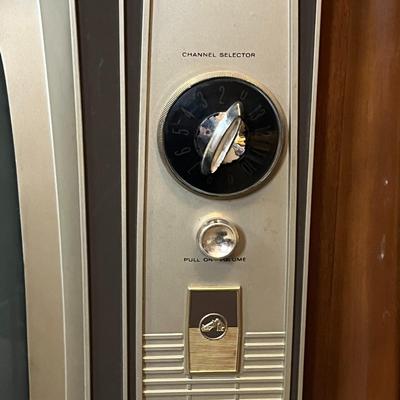 Mid Century RCA Victor New Vista Television