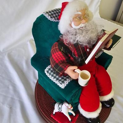 Assortment of Santa Claus Figures (G-JS)