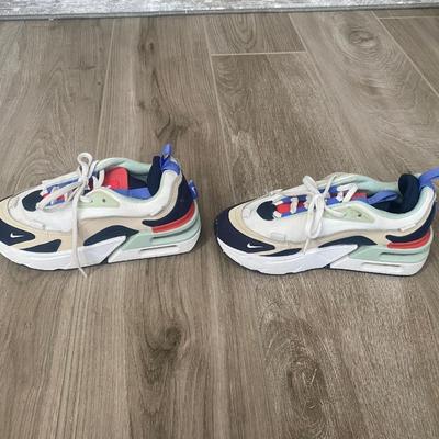 Nike low top size 6.5