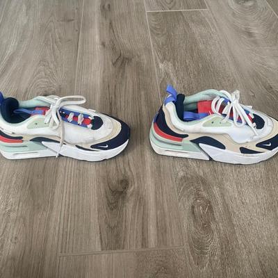 Nike low top size 6.5