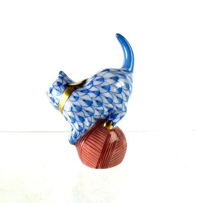 870 Antique Herend Porcelain Blue Fishnet Design Cat On Ball Of Yarn