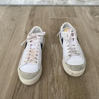 Nike low top Size 6.5