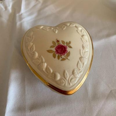 LENOX RHODORA IVORY GOLD TRIM HEART SHAPED COVERED TRINKET DISH - VINTAGE