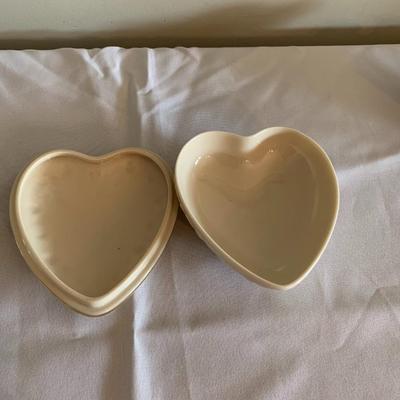 LENOX RHODORA IVORY GOLD TRIM HEART SHAPED COVERED TRINKET DISH - VINTAGE