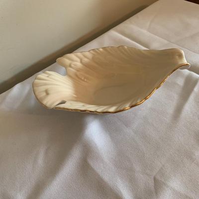 VINTAGE LENOX DOVE SHALLOW DISH