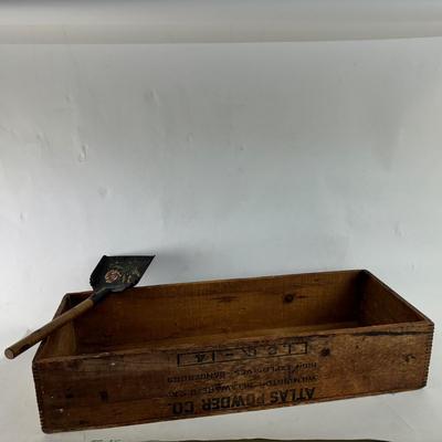 881 Atlas Gun Powder Wooden Box