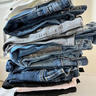 10 Pairs Womenâ€™s sz. SM Jeans