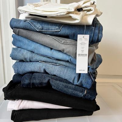 10 Pairs Womenâ€™s sz. SM Jeans