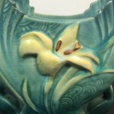 LOT 32L: Vintage Roseville USA Art Pottery Zephyr Lily Blue Fan Vase (205-6