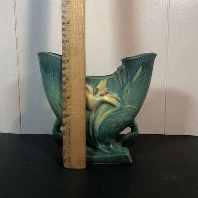 LOT 32L: Vintage Roseville USA Art Pottery Zephyr Lily Blue Fan Vase (205-6