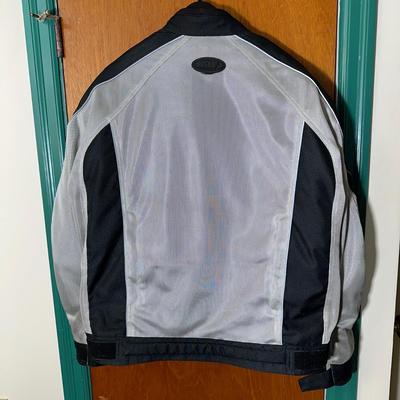 LOT 138X: Men's Bilt Motorcycle Jacket Size XL Black And White
