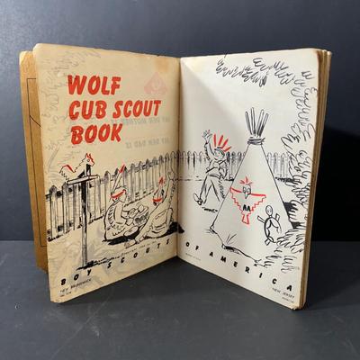 LOT 143X: Vintage Boy Scouts Of America Knifes & Wolf Cub Scout Book
