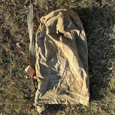 LOT 260S: Vintage USMC Duffle Bags, Shoulder Bags & More (5)