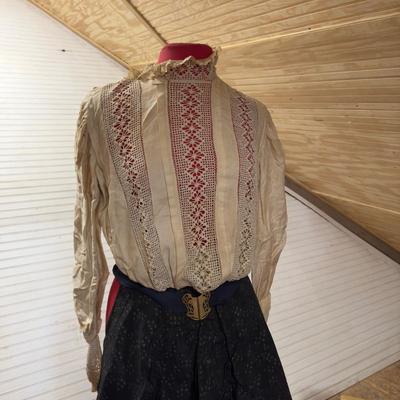 U 1091 Victorian Clothing Lot