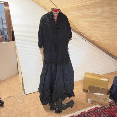 U 1091 Victorian Clothing Lot