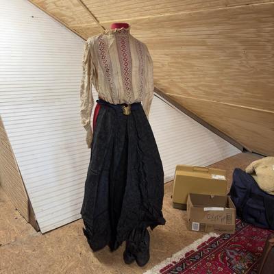 U 1091 Victorian Clothing Lot