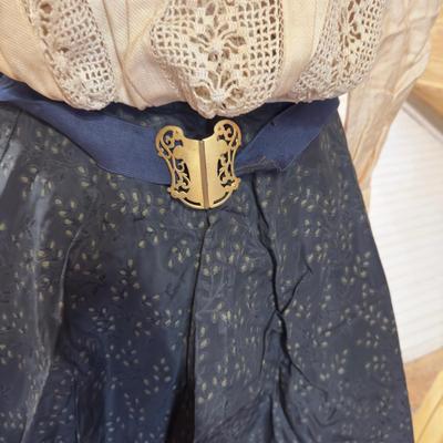 U 1091 Victorian Clothing Lot