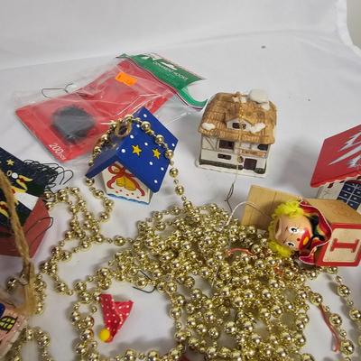 Assorted Christmas Ornaments (G-JS)