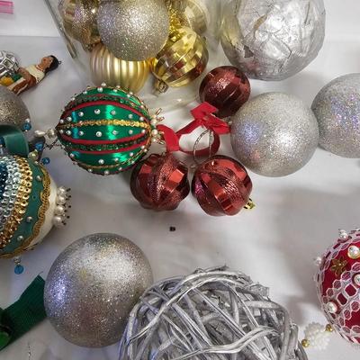Assorted Christmas Ornaments (G-JS)