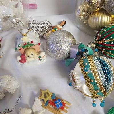 Assorted Christmas Ornaments (G-JS)