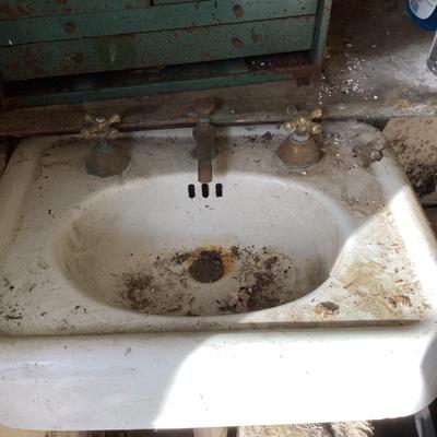G770 Antique Porcelain Sink
