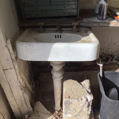G770 Antique Porcelain Sink