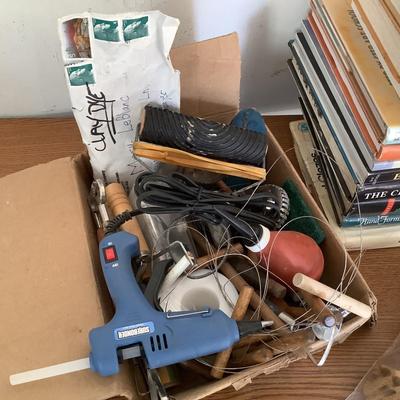 W773 Ceramic Pottery Book Lot with Assorted Tools for Making Pottery