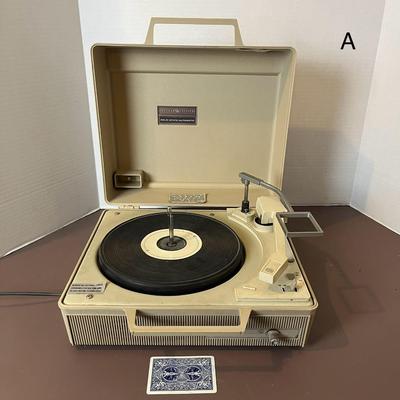 Vintage GE Solid State Automatic Portable Record Player (A)