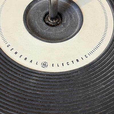 Vintage GE Solid State Automatic Portable Record Player (B)