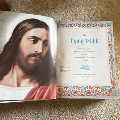Holy Bible Deluxe Edition