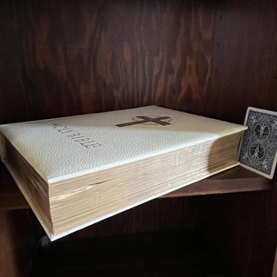 Holy Bible Deluxe Edition