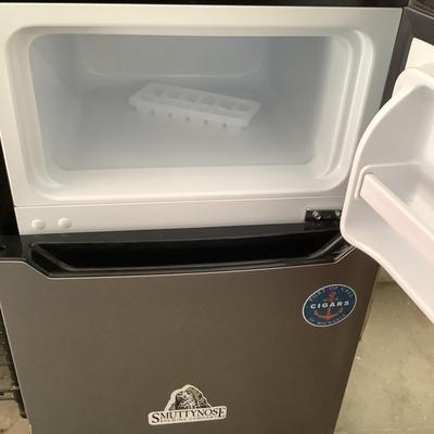 W778 HiSense Mini Fridge with Freezer
