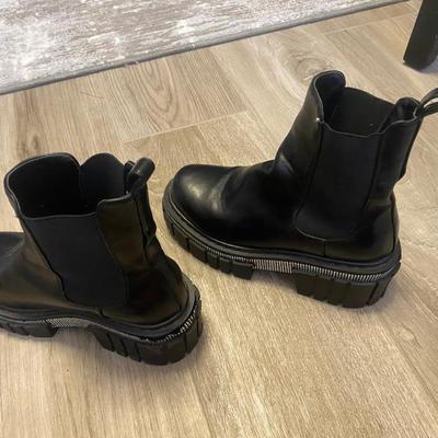 Azalea Wang Size 6.5