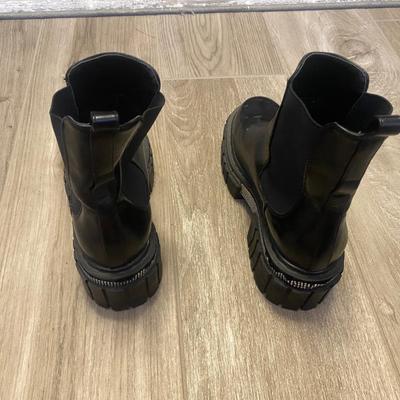Azalea Wang Size 6.5