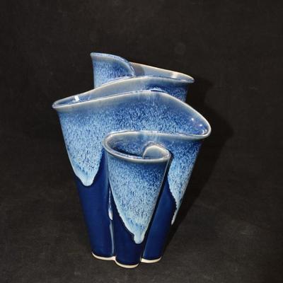 Beautiful Bay Pottery Flower Vase 8.25"x6.5"