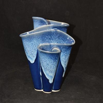 Beautiful Bay Pottery Flower Vase 8.25