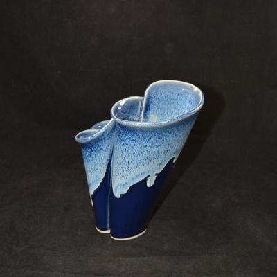 Beautiful Bay Pottery Flower Vase 8.25"x6.5"