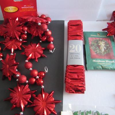 Christmas Decor Lot, Garland, Etc