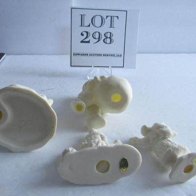 4 Nice Snowed Chirstmas Porcelain Figures