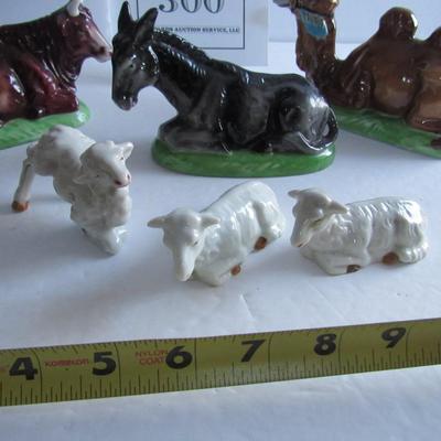 Nice Vintage Large Scale Porcelain Nativity Animals
