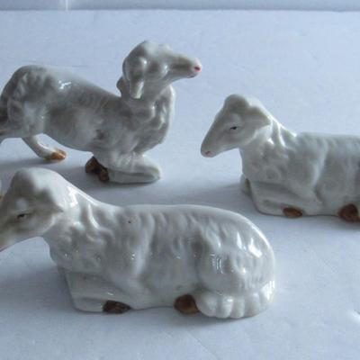 Nice Vintage Large Scale Porcelain Nativity Animals
