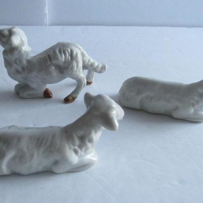 Nice Vintage Large Scale Porcelain Nativity Animals